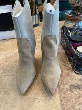 Dolce Vita Two-Tone Suede Pointed-Toe Ankle Boots - Beige & Light Gray